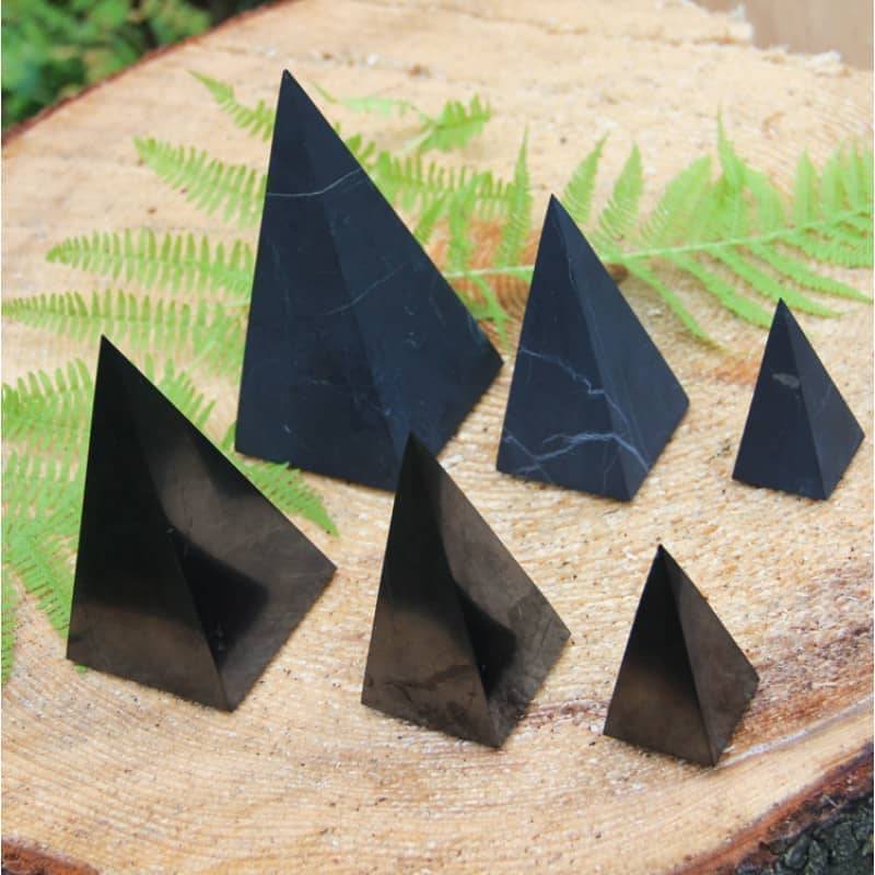 Shungite Høy Pyramide 80x160mm-Polished shungite high pyramid