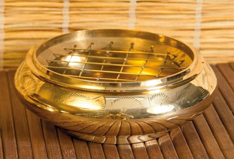 Røkelsesholder messing - Brass vessel with net insert