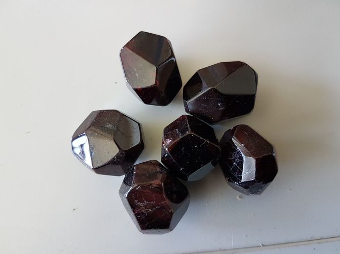 Hovedbilde granat - garnet - fasettslipt