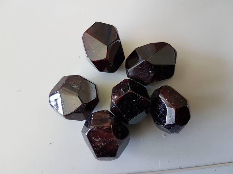 granat - garnet - fasettslipt