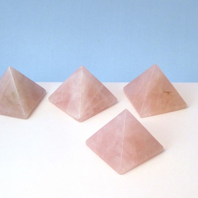Hovedbilde Rosenkvarts Pyramide 30x30mm