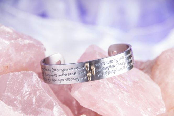 Hovedbilde Magnetarmbånd Fotspor - ...