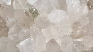 Hovedbilde Bergkrystall r&aring; biter M